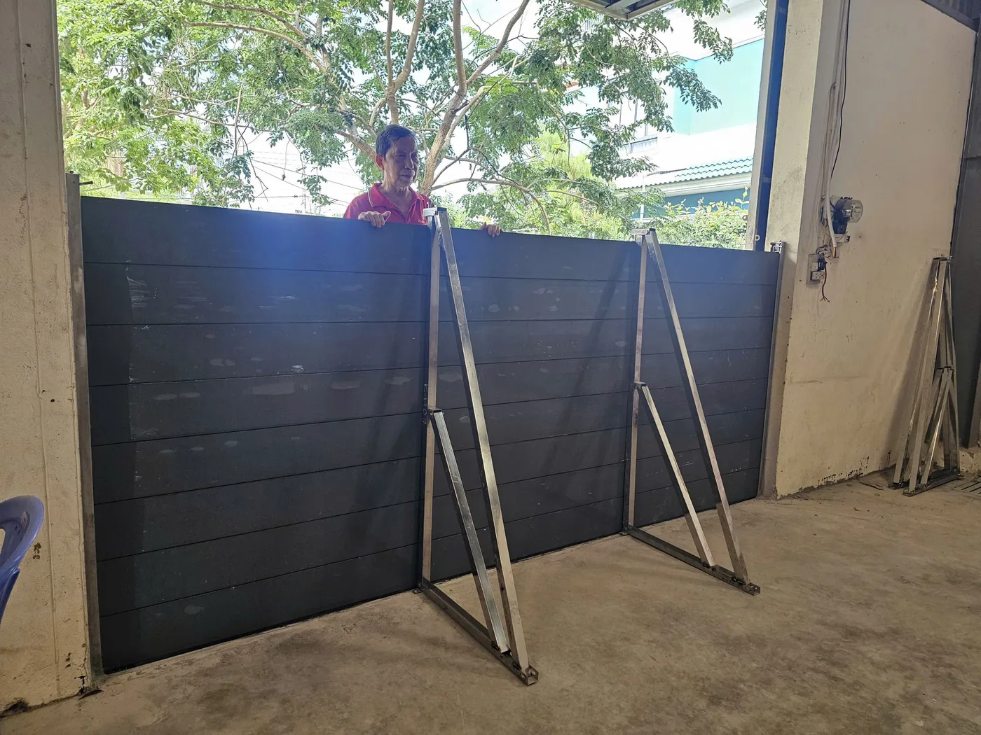 Vách ngăn chống ngập cao gia cố thanh chống chéo inox