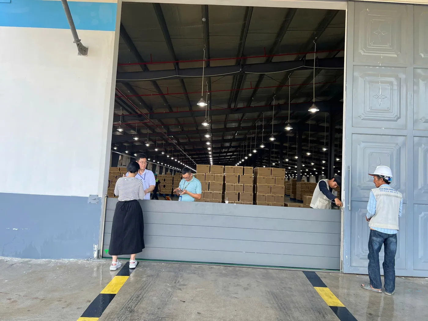 Vách ngăn chống ngập chắn cửa nhà kho lớn