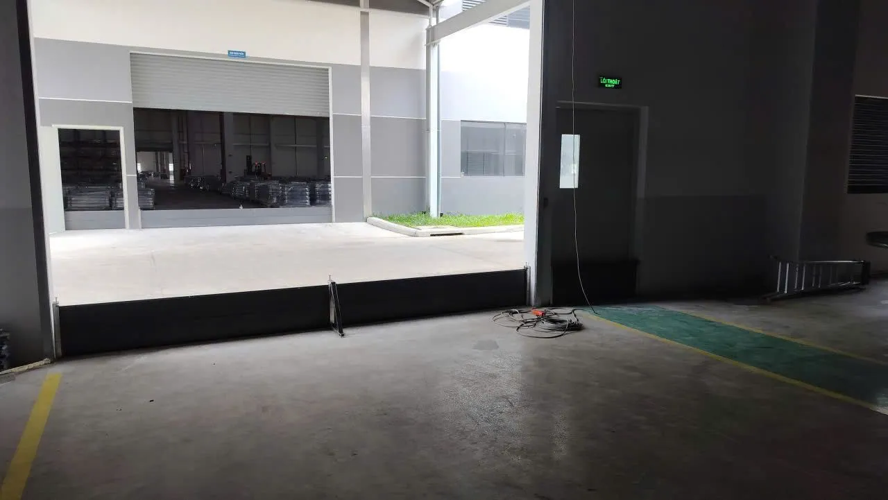 Vách ngăn chống ngập ở cửa nhà xưởng