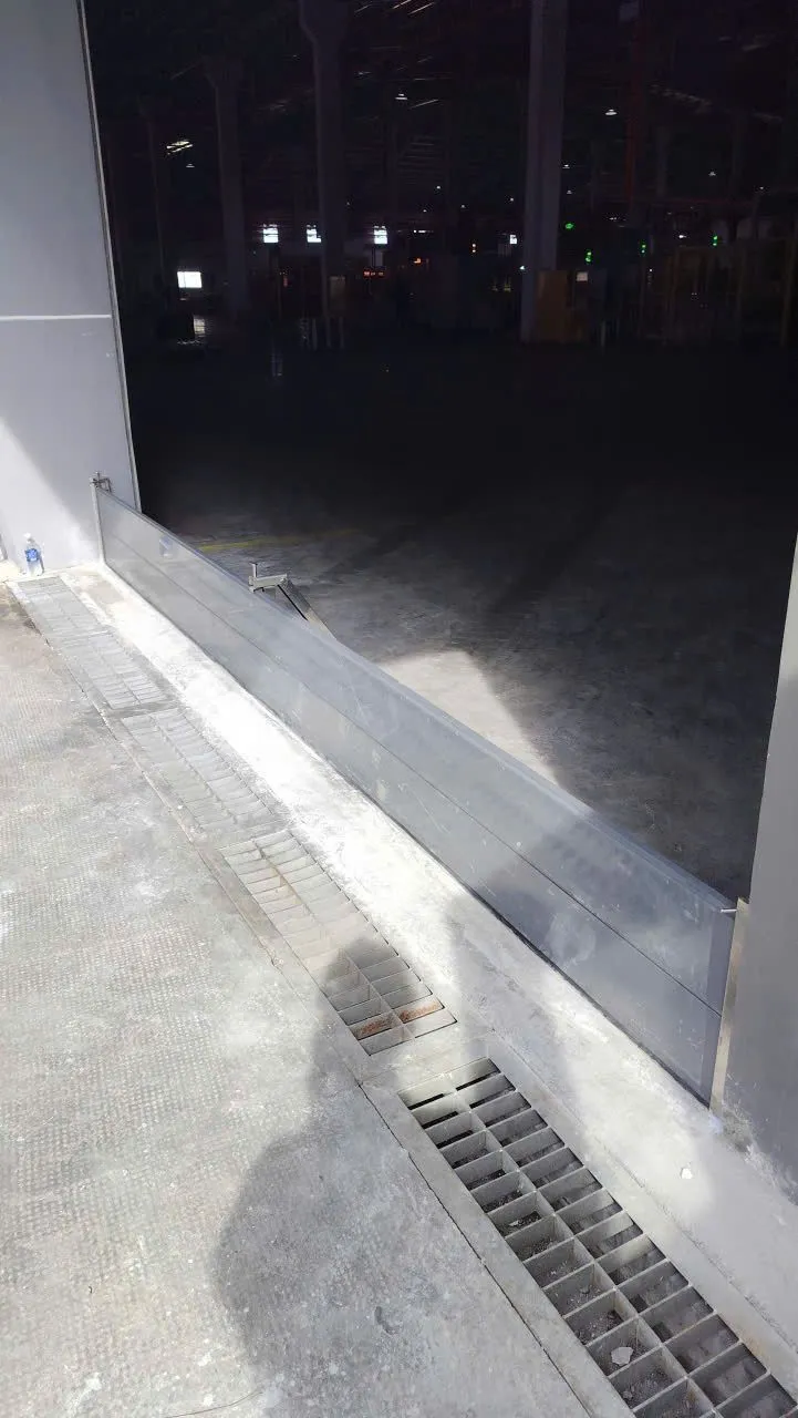 Vách ngăn chống ngập kết hợp rãnh thu nước trước cửa nhà xưởng